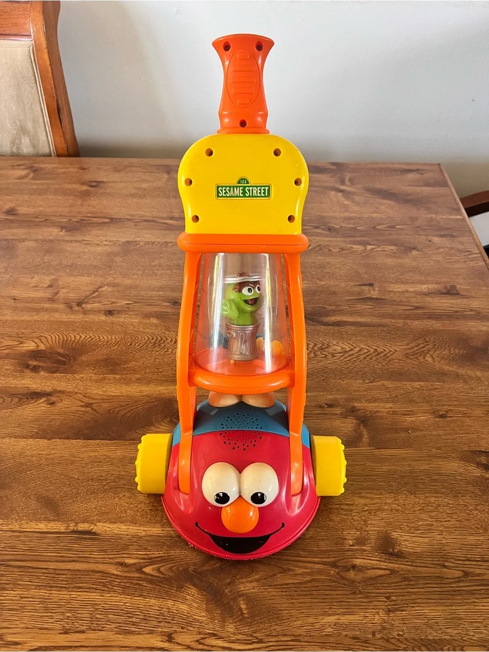 Vintage Sesame Street 2 in 1 Giggle Vacuum